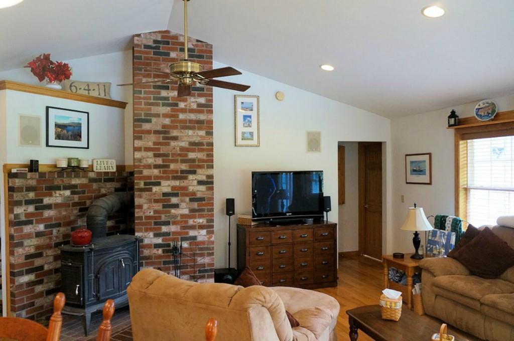 613 Snakeroot Road Pittsfield, ME 04967 - Photo 4 of 34 Living Room