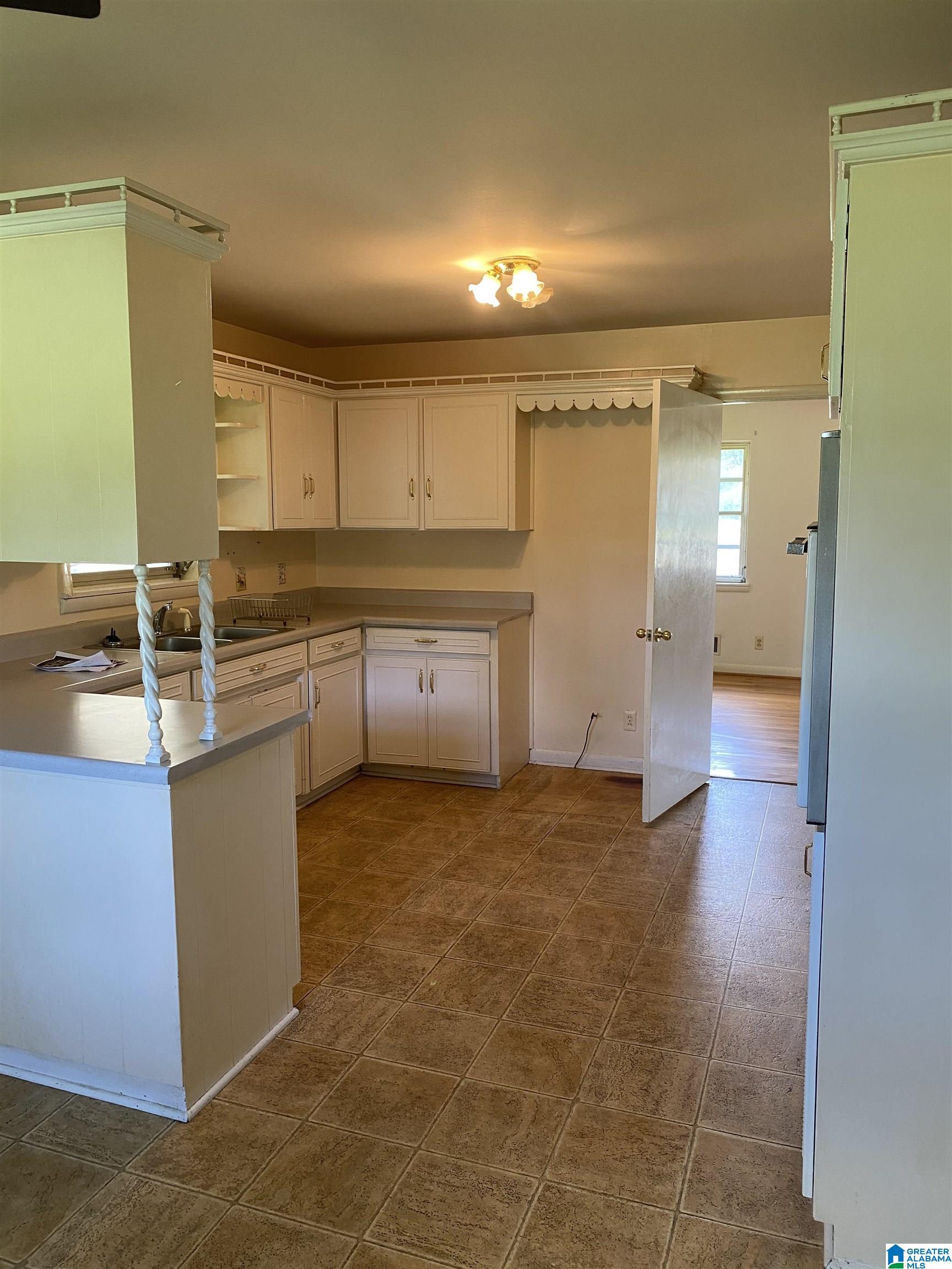 517 Gay Road Bessemer, AL 35023 - Photo 4 of 13