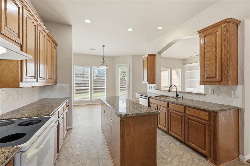 944 Hedgcoxe Road Plano, TX 75025 - Photo 17 of 40