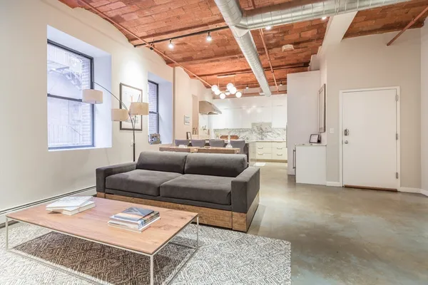 $4,700 | 717 Atlantic Avenue, Unit 3C, Boston, MA 02111