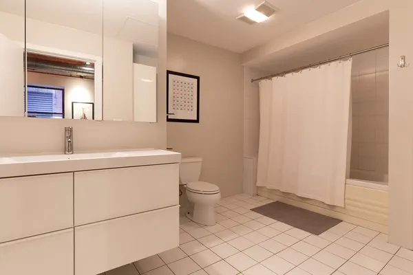 $4,700 | 717 Atlantic Avenue, Unit 3C, Boston, MA 02111