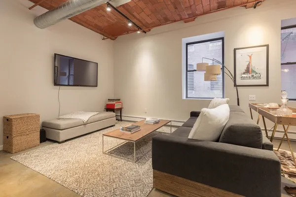 $4,700 | 717 Atlantic Avenue, Unit 3C, Boston, MA 02111