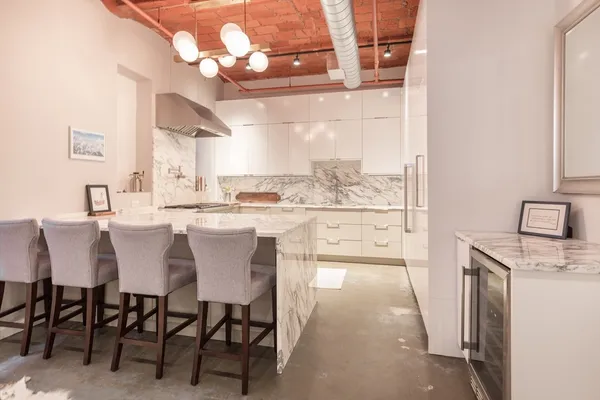 $4,700 | 717 Atlantic Avenue, Unit 3C, Boston, MA 02111