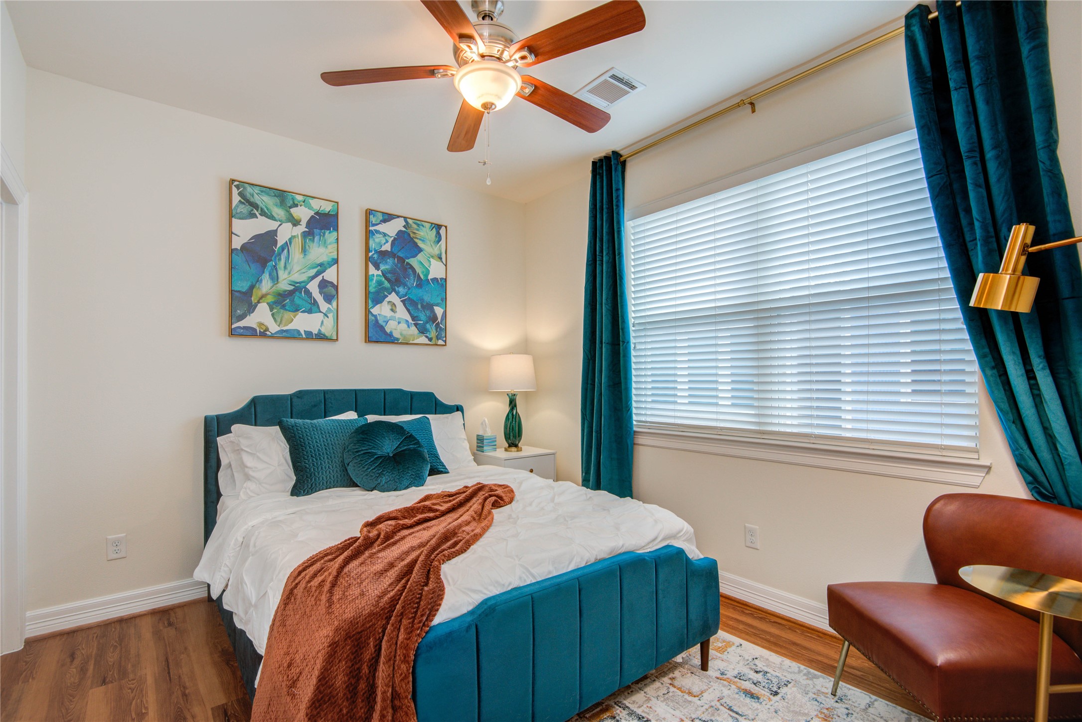 738 Link Road Houston, TX 77009 - Photo 11 of 20 2nd Floor Second Bedroom