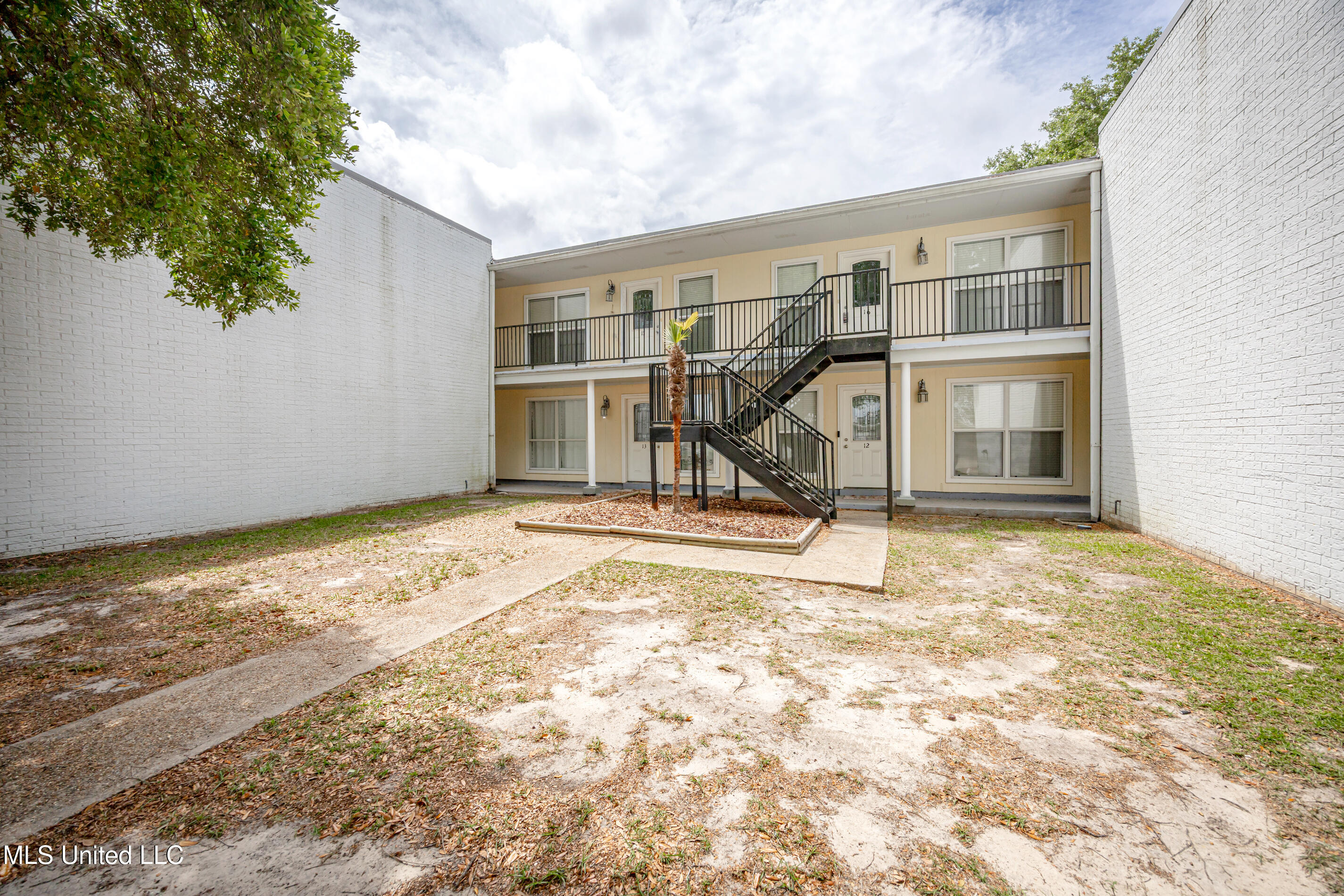 3230 Cumberland Road, Unit 18 Ocean Springs, MS 39564 - Photo 1 of 48 IMG_8063