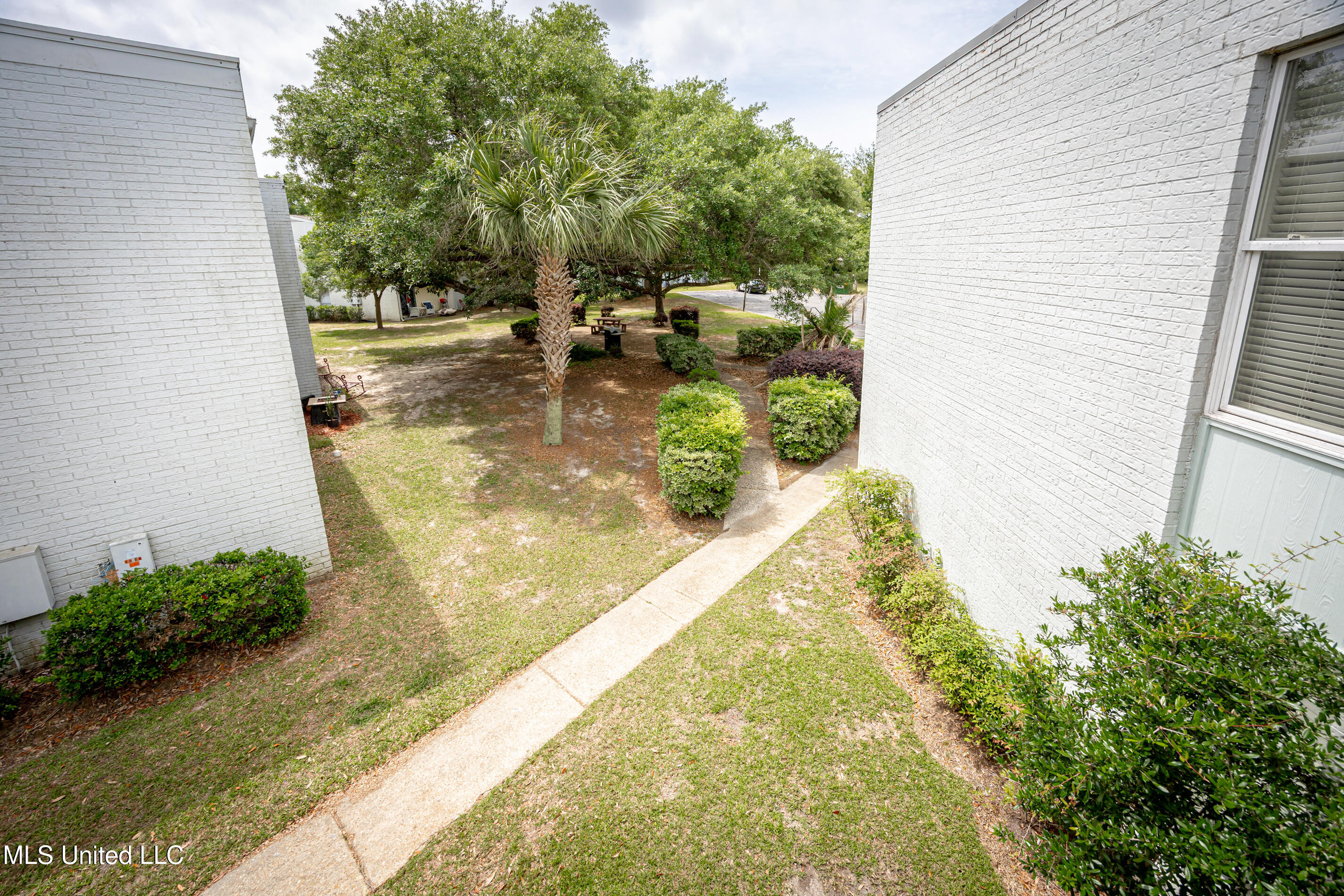 3230 Cumberland Road, Unit 18 Ocean Springs, MS 39564 - Photo 13 of 48 IMG_8086