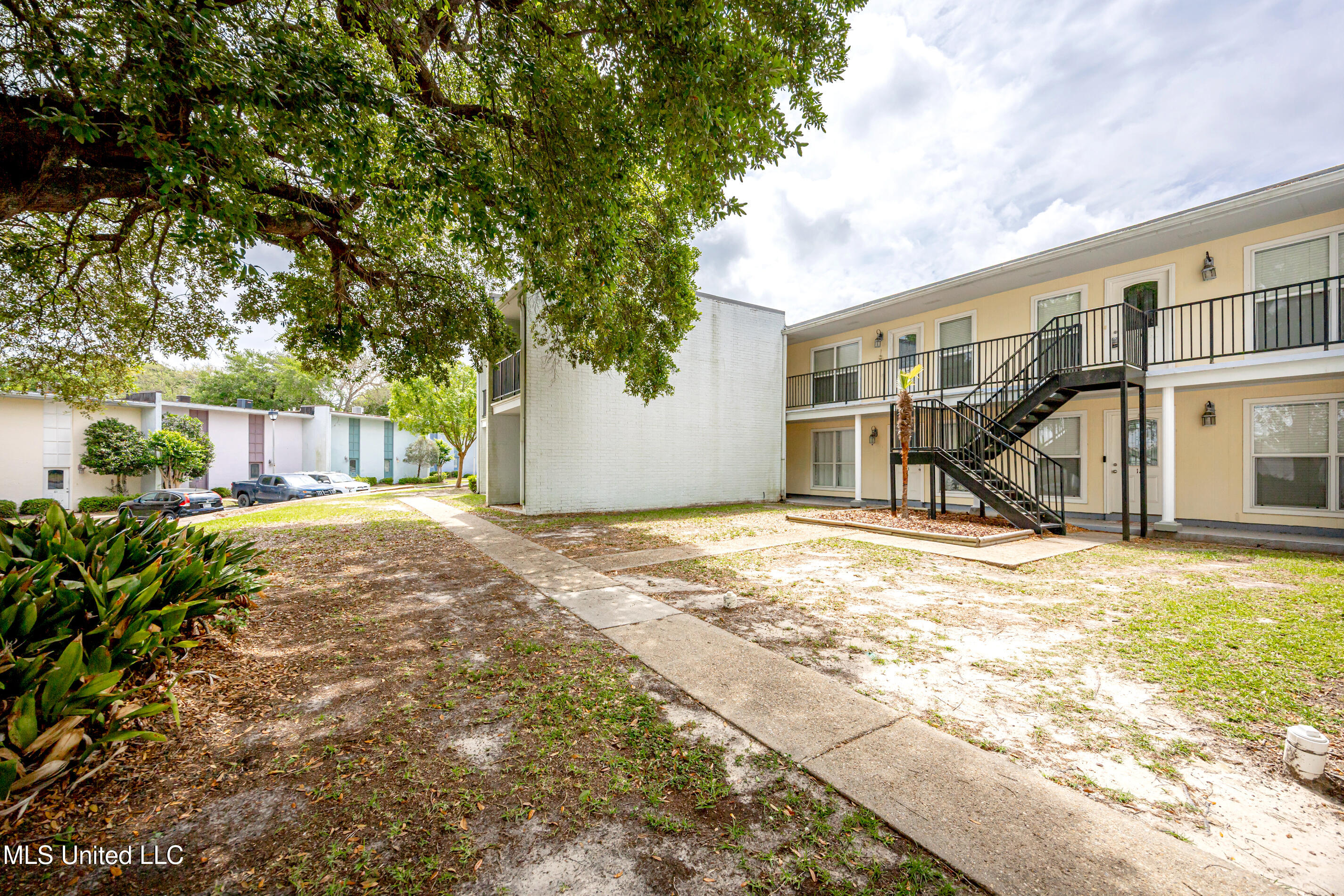 3230 Cumberland Road, Unit 18 Ocean Springs, MS 39564 - Photo 2 of 48 IMG_8066