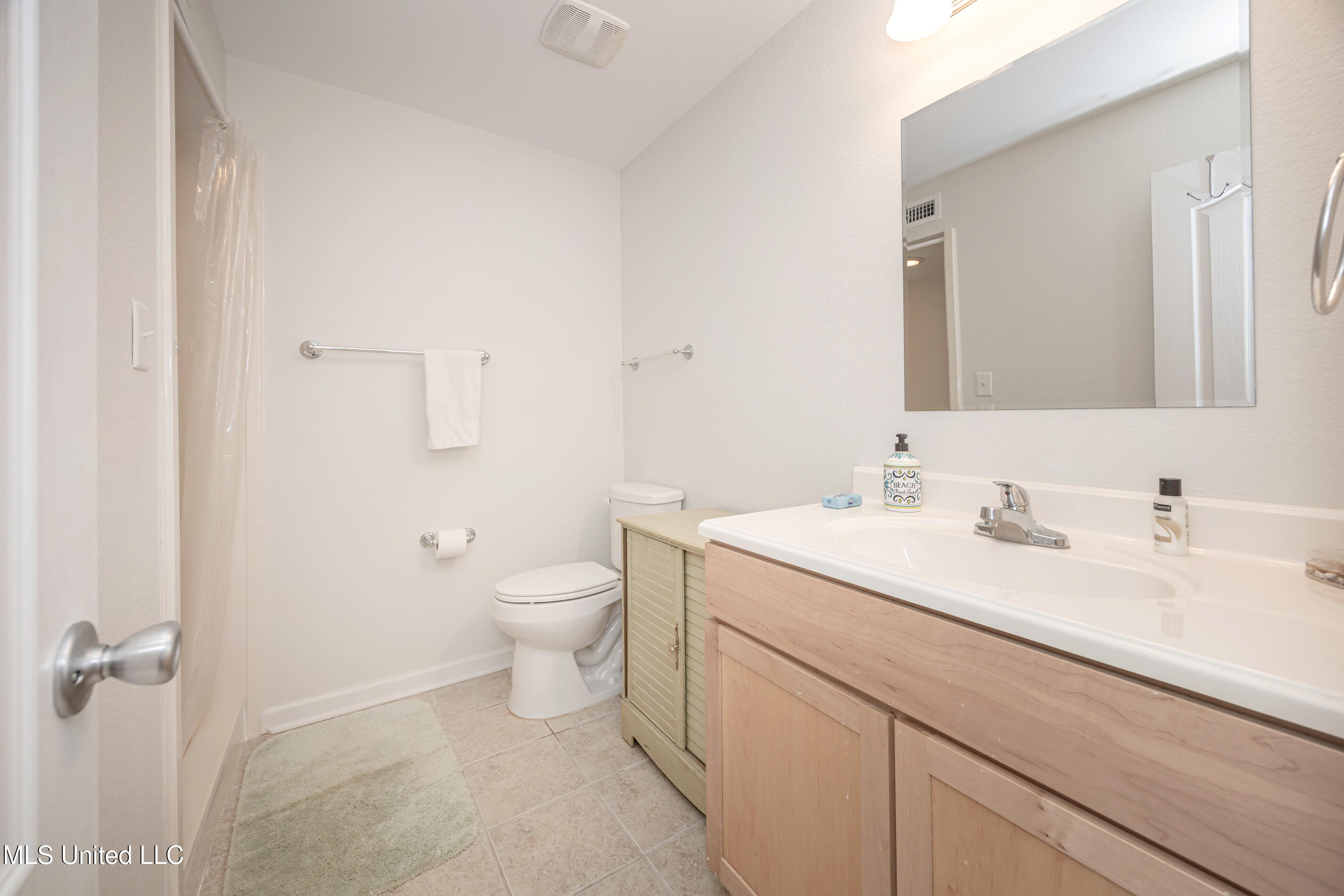 3230 Cumberland Road, Unit 18 Ocean Springs, MS 39564 - Photo 26 of 48 IMG_8105
