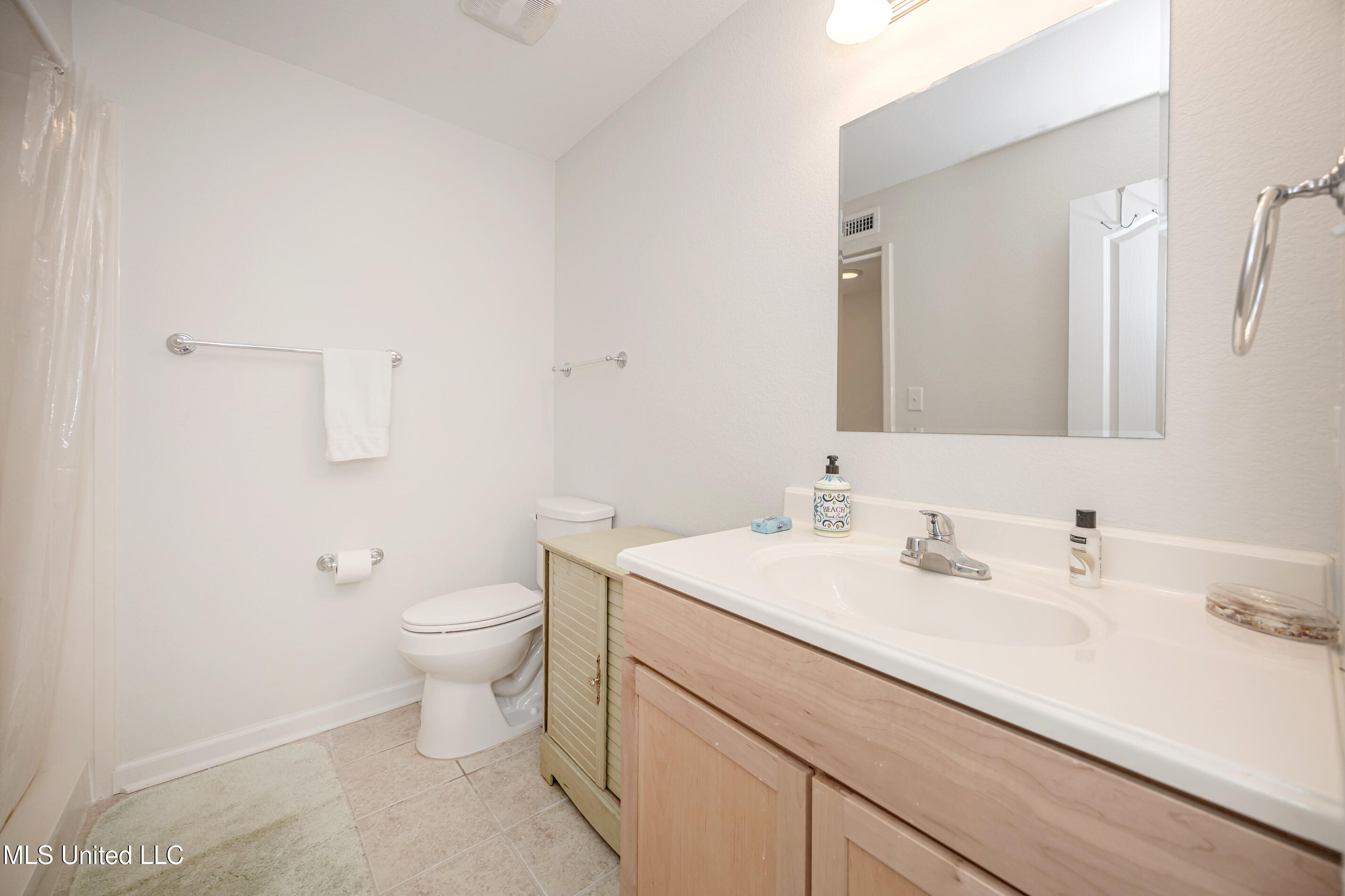 3230 Cumberland Road, Unit 18 Ocean Springs, MS 39564 - Photo 27 of 48 IMG_8107
