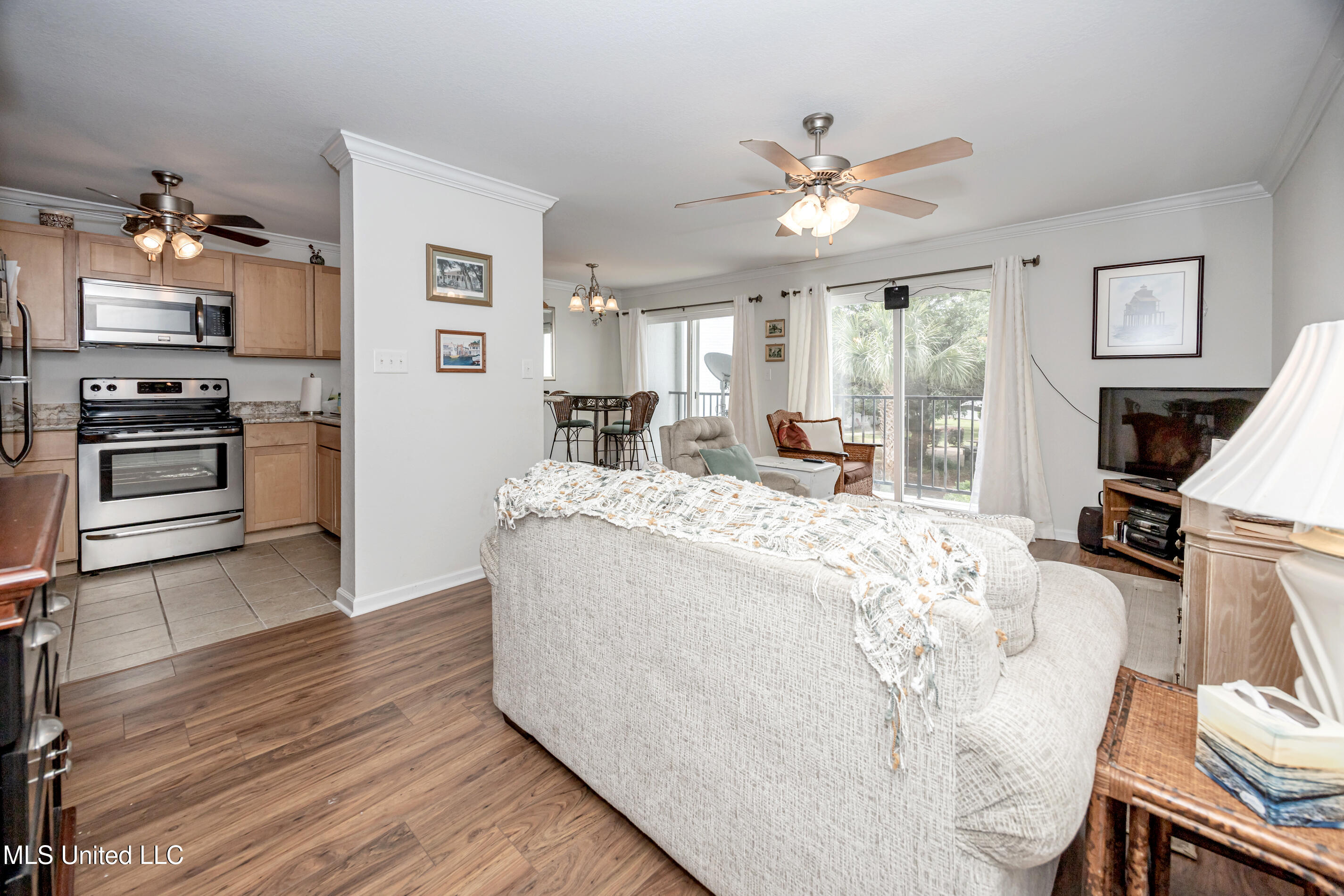 3230 Cumberland Road, Unit 18 Ocean Springs, MS 39564 - Photo 5 of 48 IMG_8076