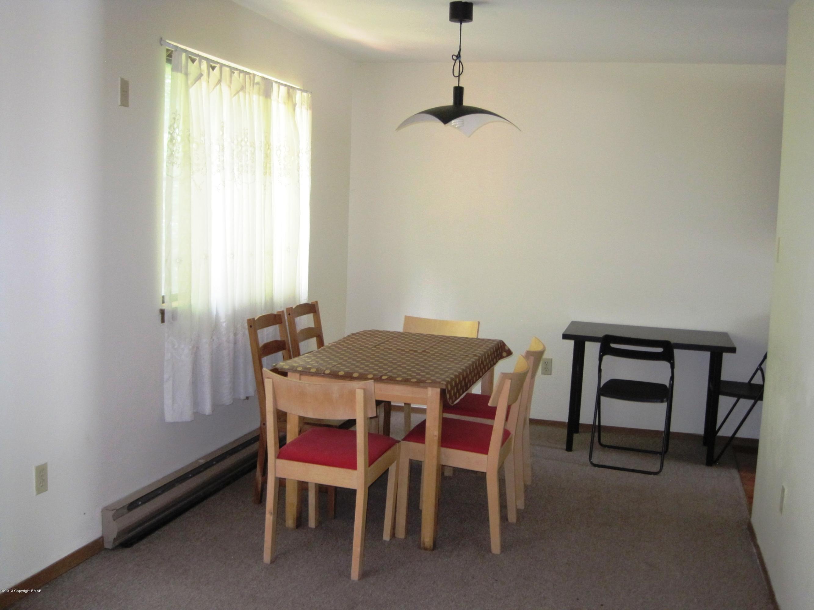162 Stream Court Bushkill, PA 18324 - Photo 3 of 12 DINING ROOM