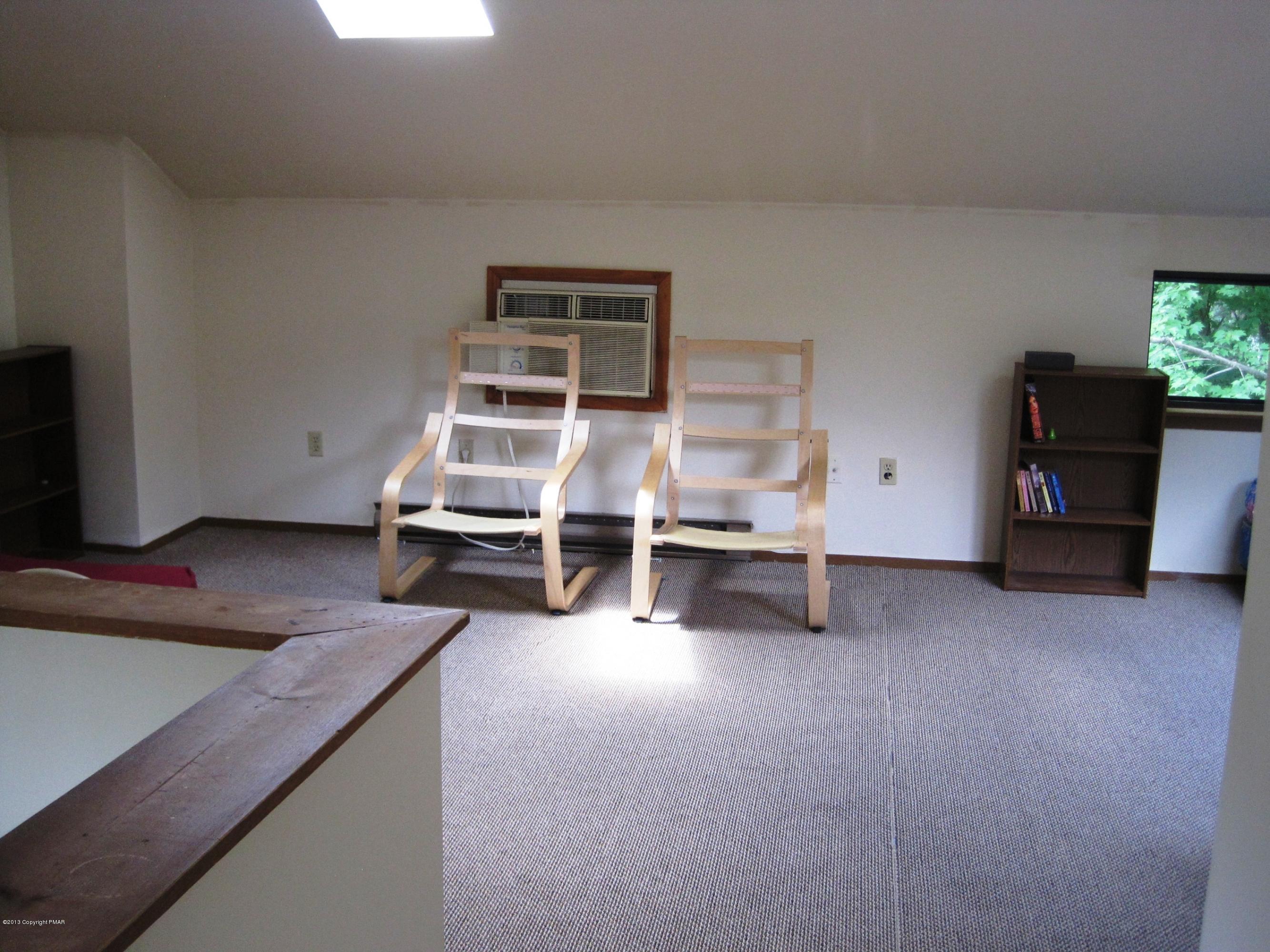 162 Stream Court Bushkill, PA 18324 - Photo 8 of 12 FAMILY ROOM
