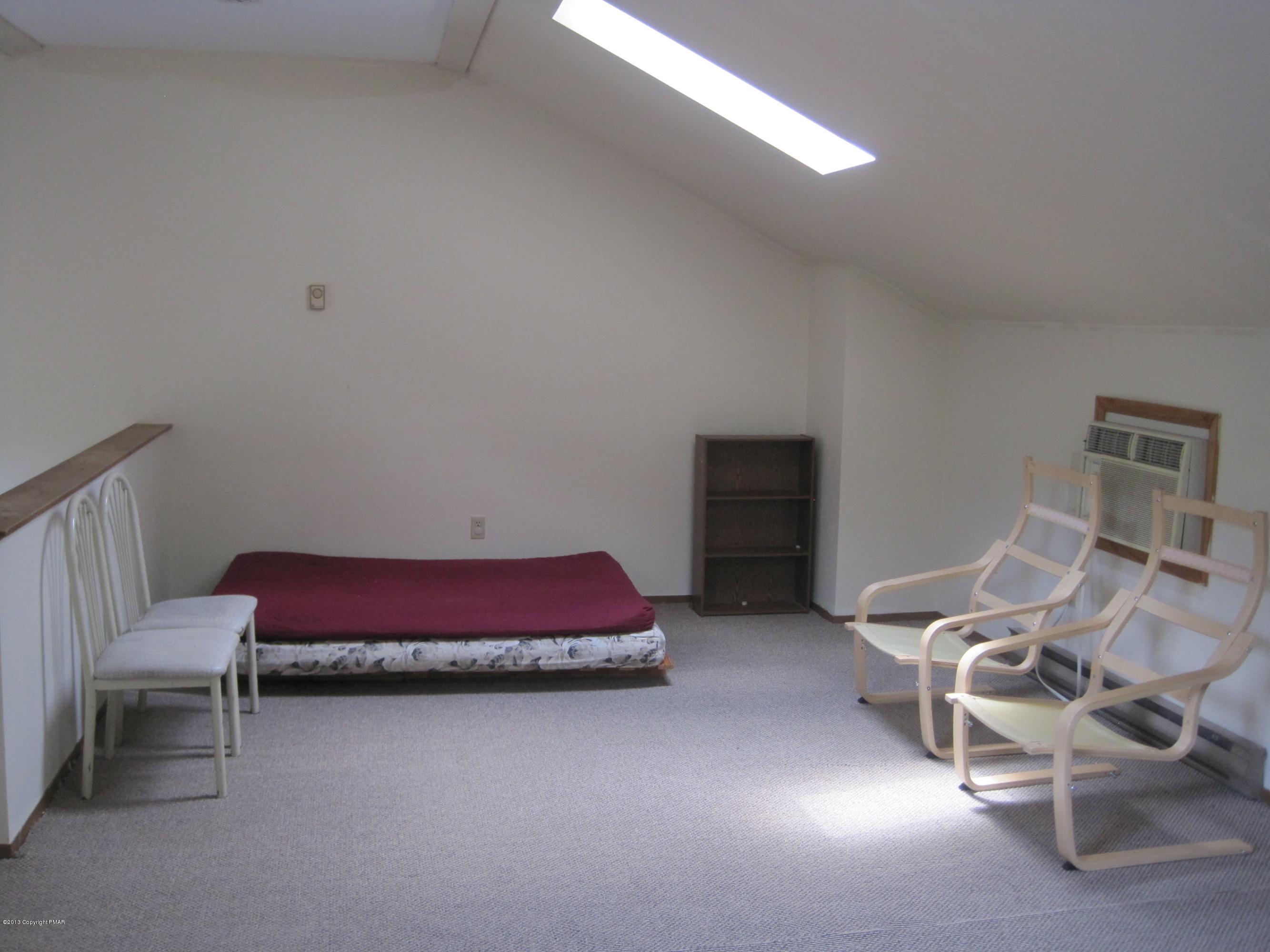 162 Stream Court Bushkill, PA 18324 - Photo 10 of 12 FAMILY ROOM