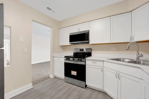 $250,000 | 1145 Pleasant Run Drive, Unit 609, Wheeling, IL 60090