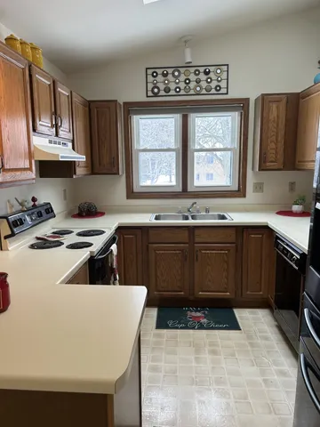 $189,900 | 985 Babcock Street, Unit 7, Neenah, WI 54956