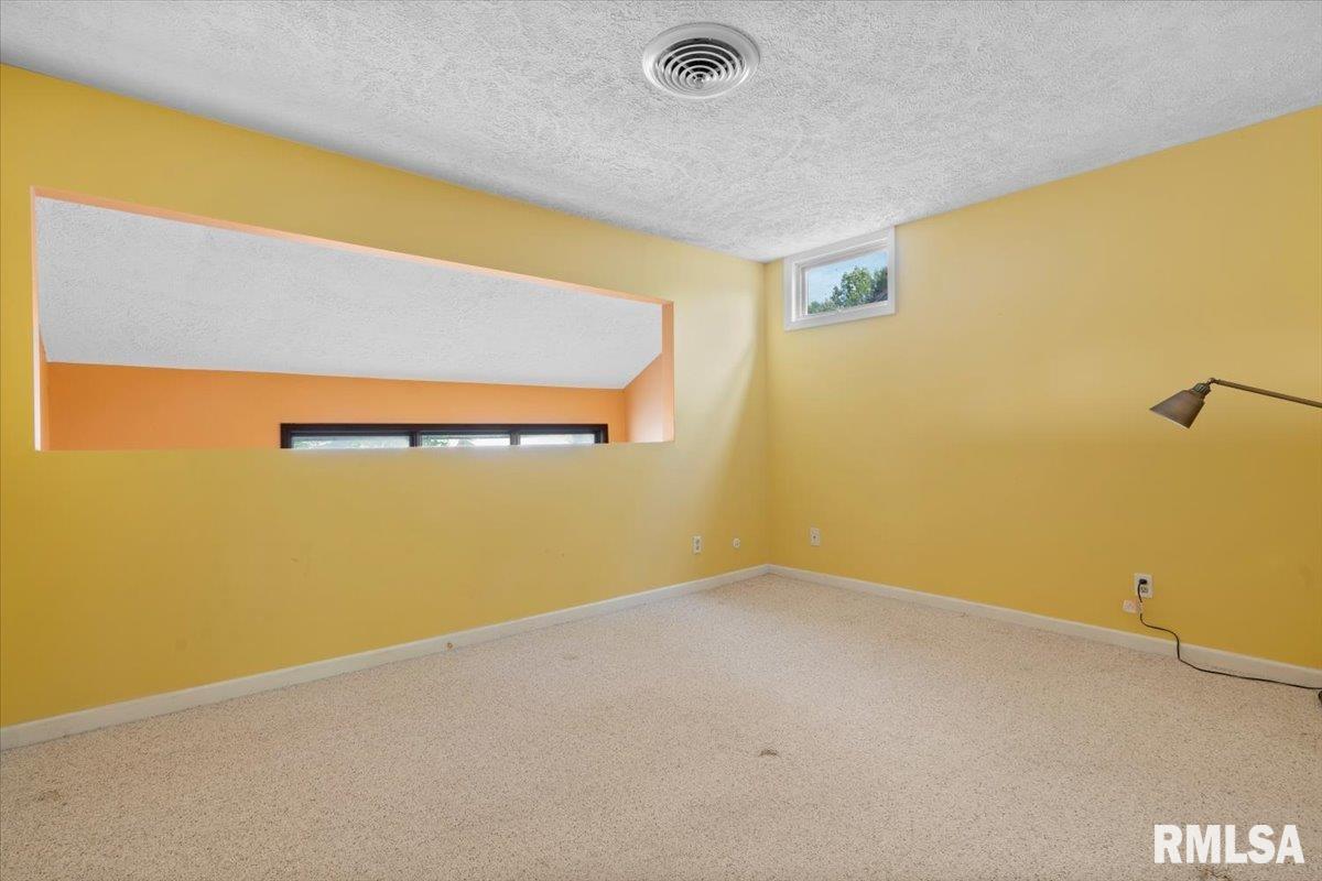 60 Country Place Springfield, IL 62703 - Photo 23 of 41