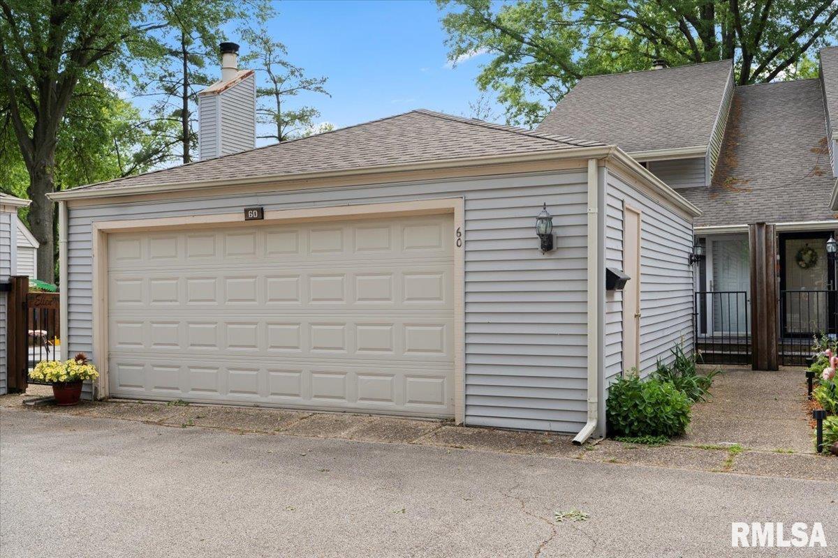 60 Country Place Springfield, IL 62703 - Photo 3 of 41