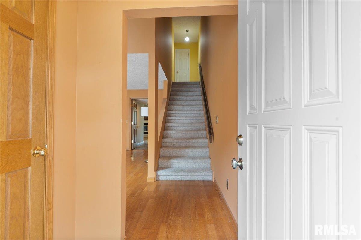 60 Country Place Springfield, IL 62703 - Photo 7 of 41