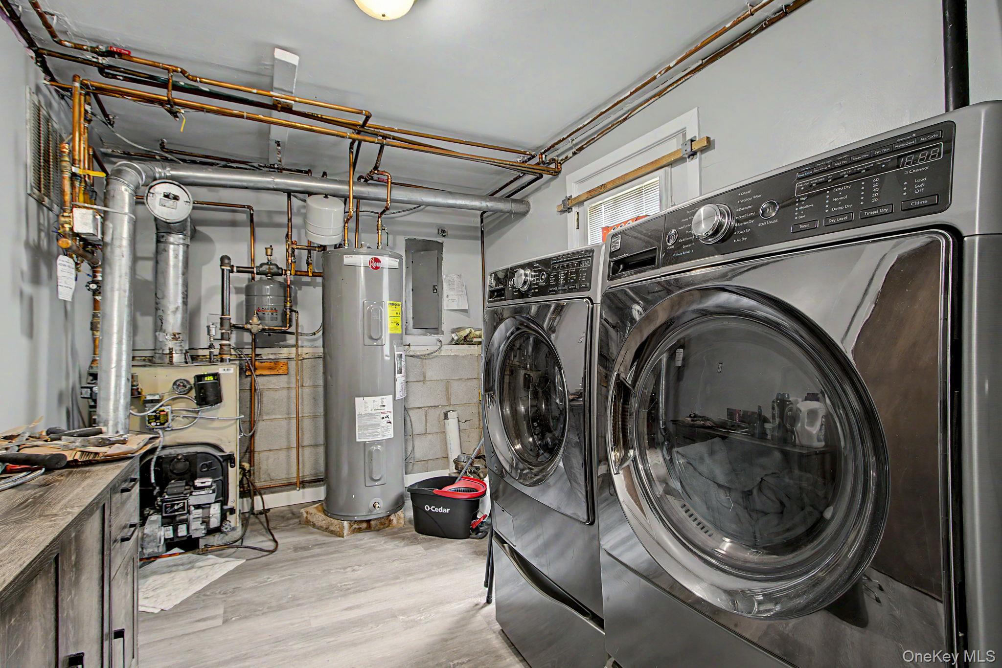 26 Garden Road Mahopac, NY 10541 - Photo 27 of 30 a utility room with lots of washing machine