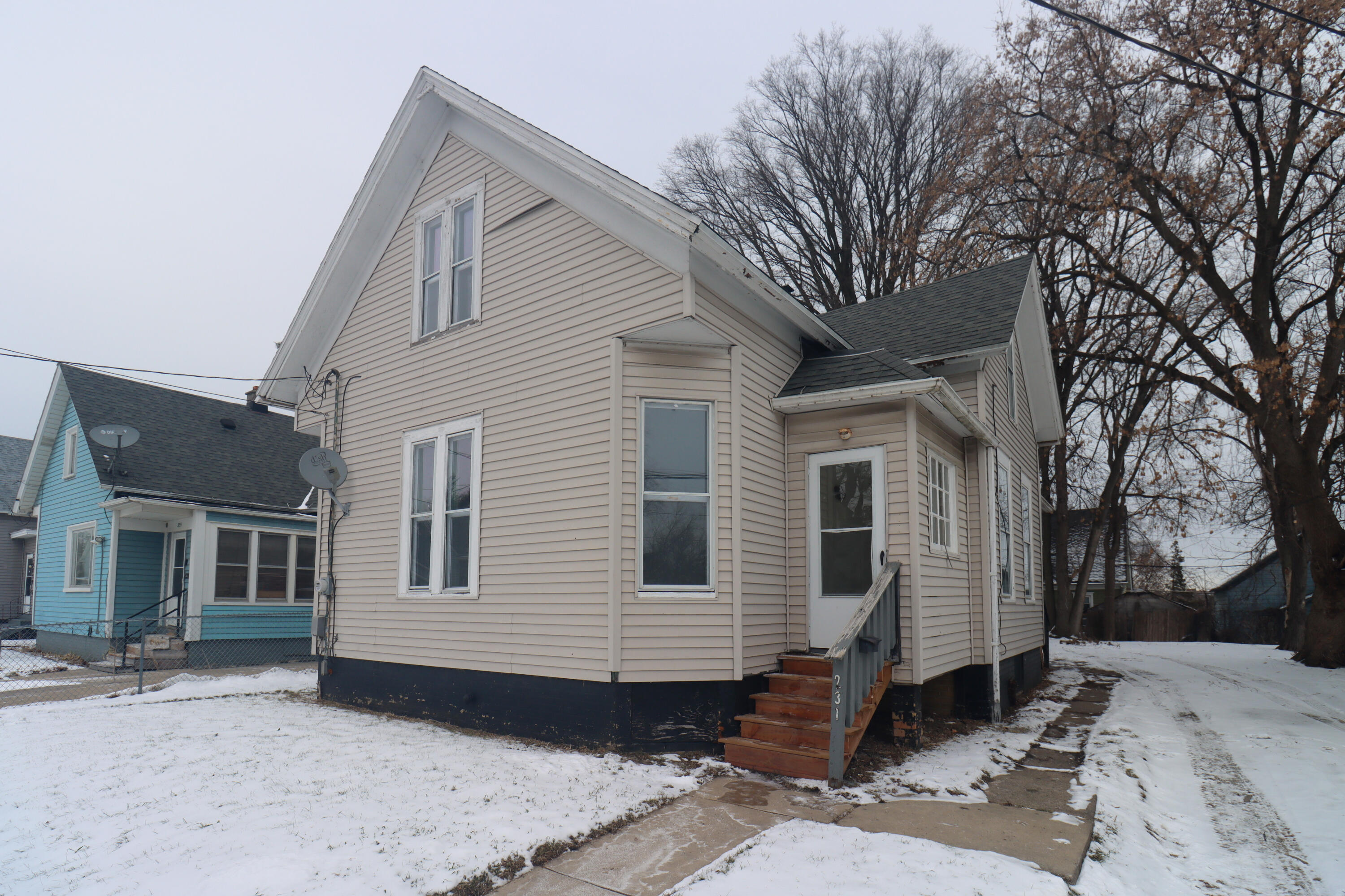 231 Harrison St Racine -16