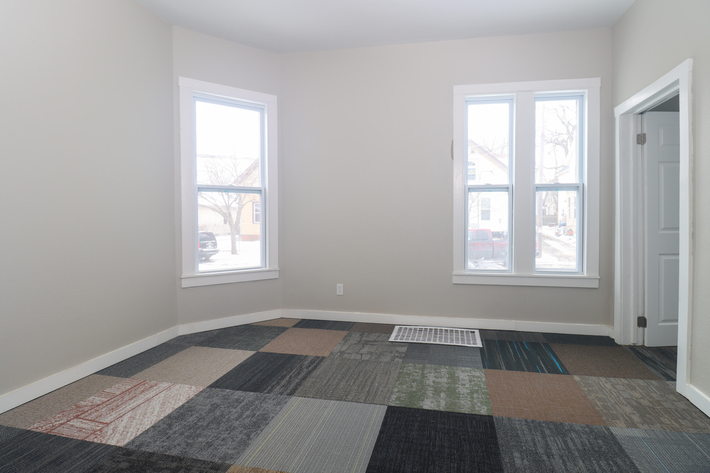 231 Harrison Street Racine, WI 53404 - Photo 5 of 16 231 Harrison St Racine -4