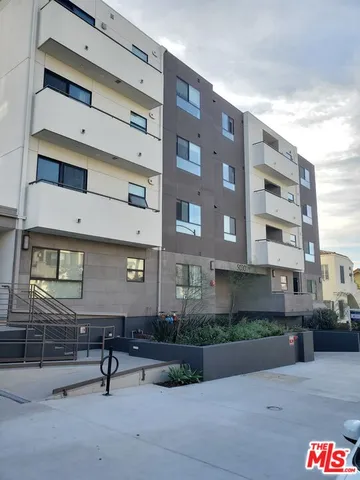 $3,985 | 5030 Rosewood Avenue, Unit 503, Los Angeles, CA 90004