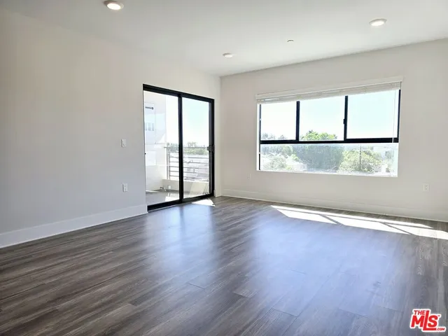 $3,985 | 5030 Rosewood Avenue, Unit 503, Los Angeles, CA 90004