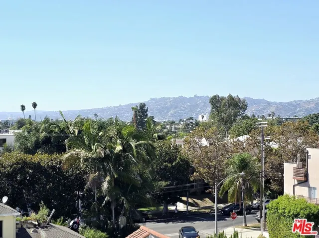 $3,985 | 5030 Rosewood Avenue, Unit 503, Los Angeles, CA 90004