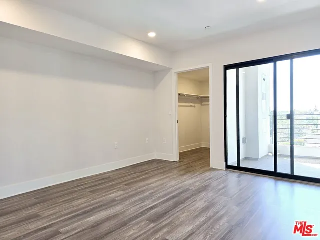 $3,985 | 5030 Rosewood Avenue, Unit 503, Los Angeles, CA 90004