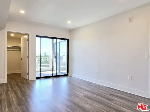 $3,985 | 5030 Rosewood Avenue, Unit 503, Los Angeles, CA 90004