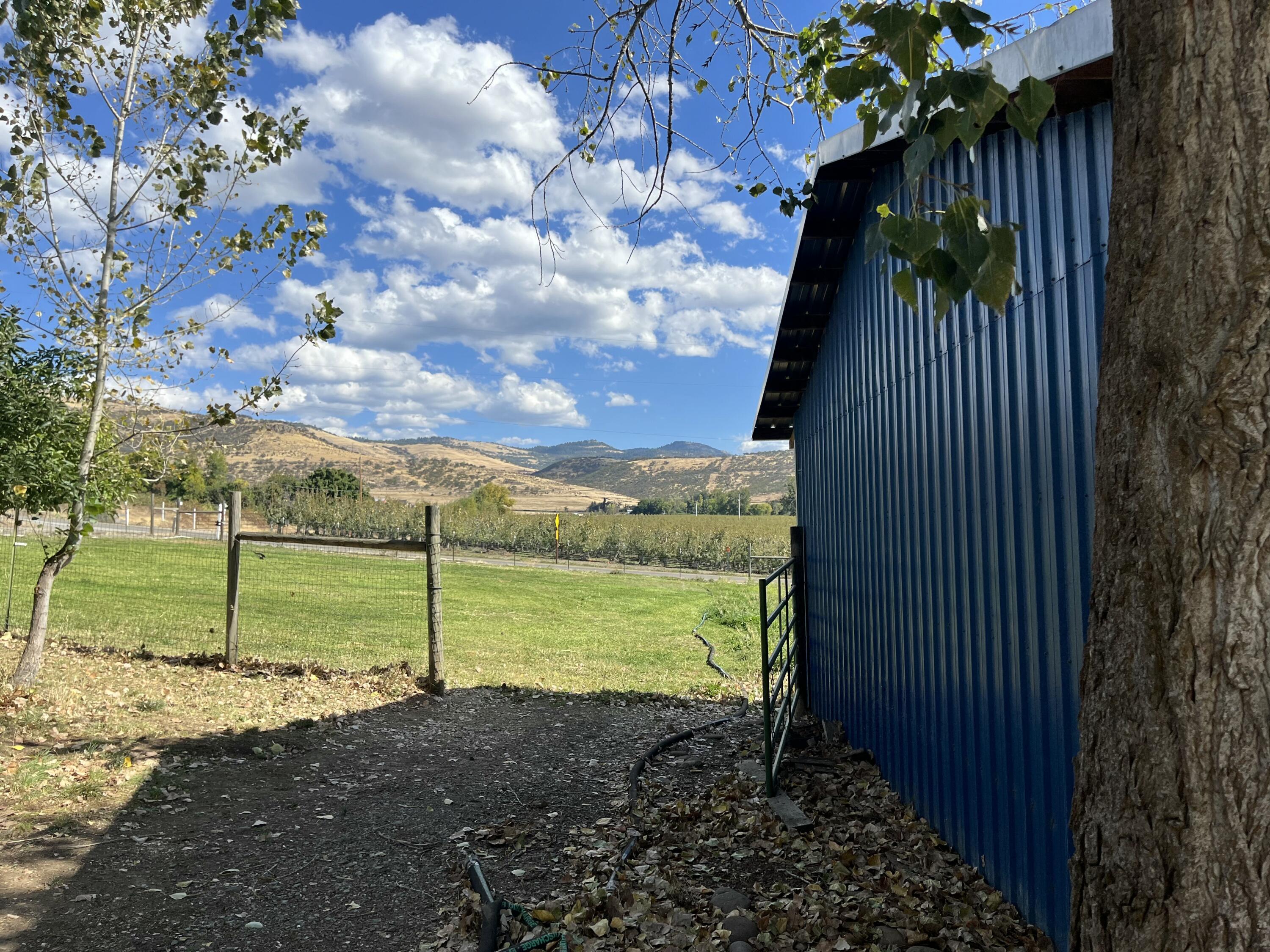 4234 Payne Road Medford, OR 97504 - Photo 11 of 19 IMG_8728