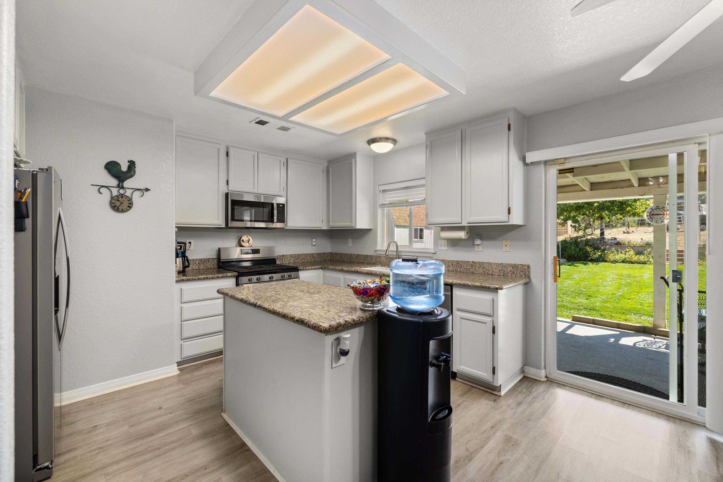 18270 Basil Drive Tehachapi, CA 93561 - Photo 14 of 38 18270 Basil Dr-13