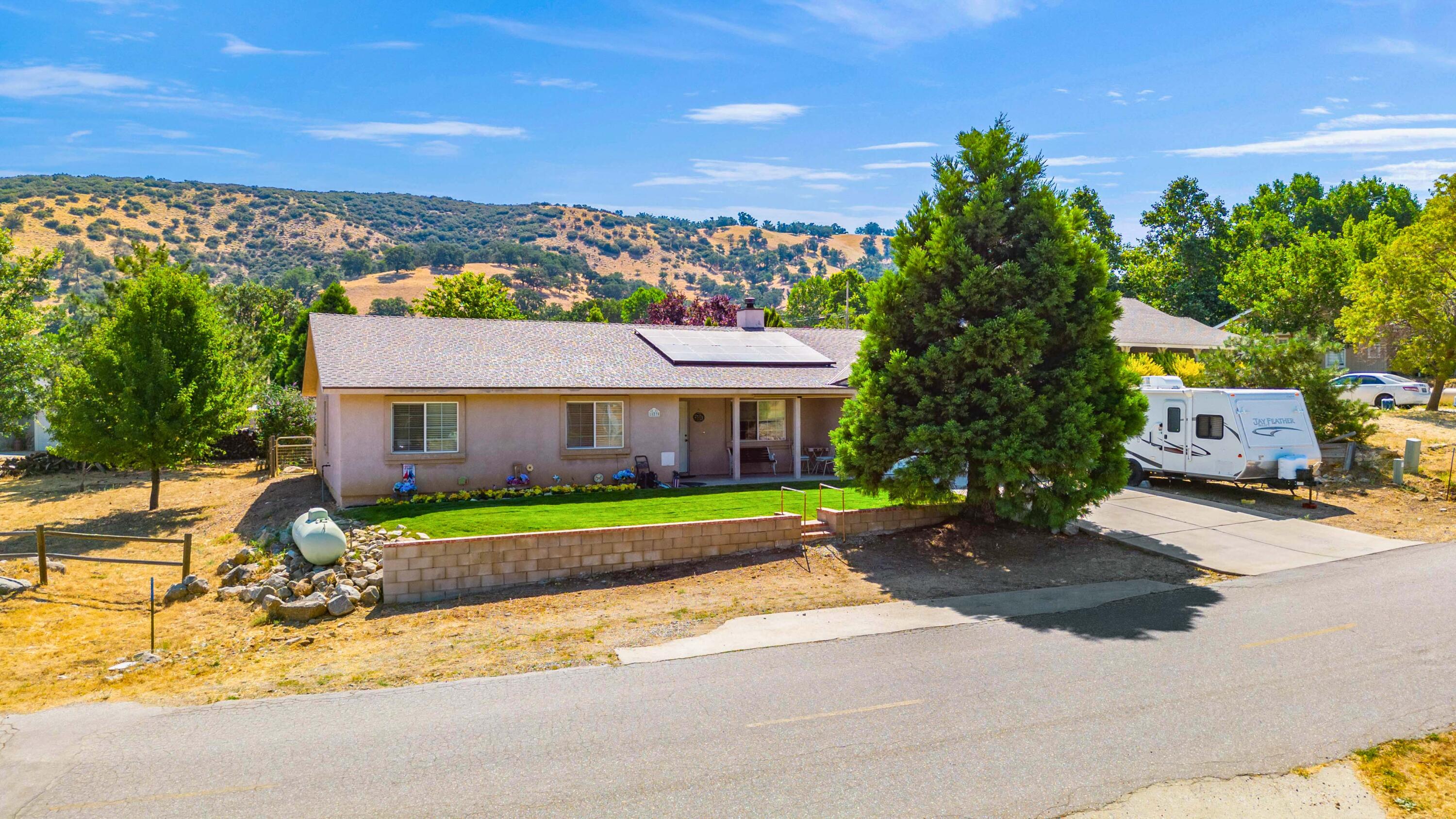 18270 Basil Drive Tehachapi, CA 93561 - Photo 2 of 38 18270 Basil Dr-2