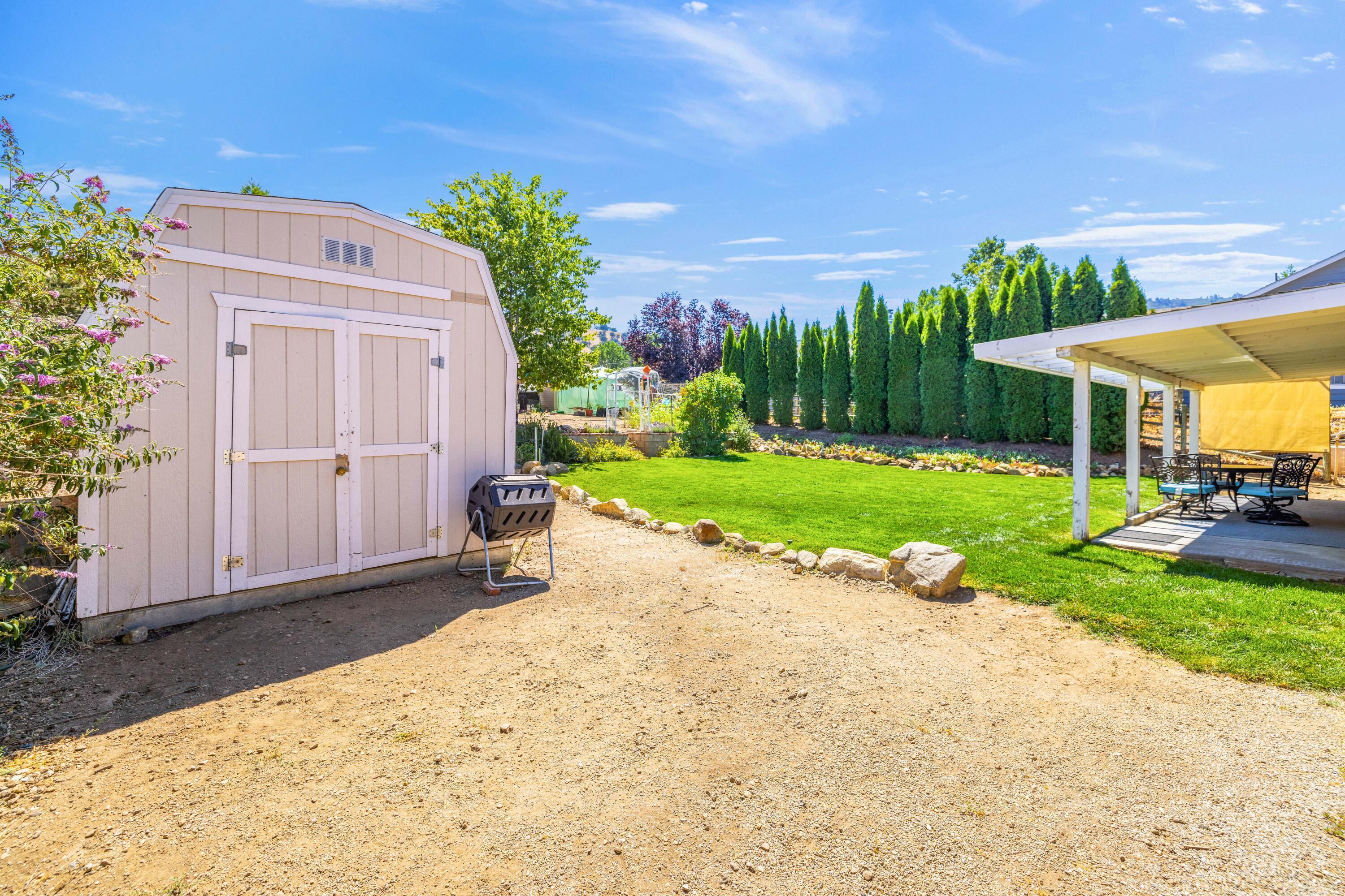 18270 Basil Drive Tehachapi, CA 93561 - Photo 32 of 38 18270 Basil Dr-31