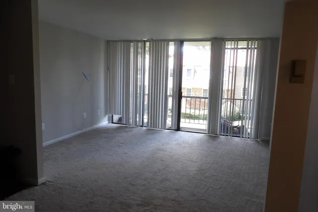 a view of empty room with floor to ceiling window