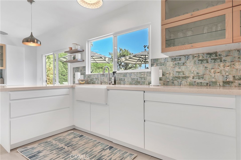 71620 Halgar Road Rancho Mirage, CA 92270 - Photo 12 of 41 a bathroom with a window and a shower