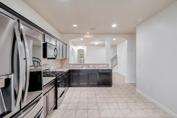 $1,795 | 2880 Donnell Drive, Unit 204, Round Rock, TX 78664