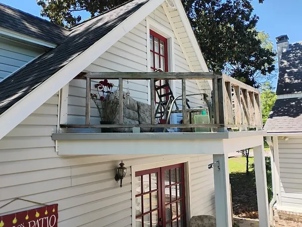 a view of a pathway of a house
