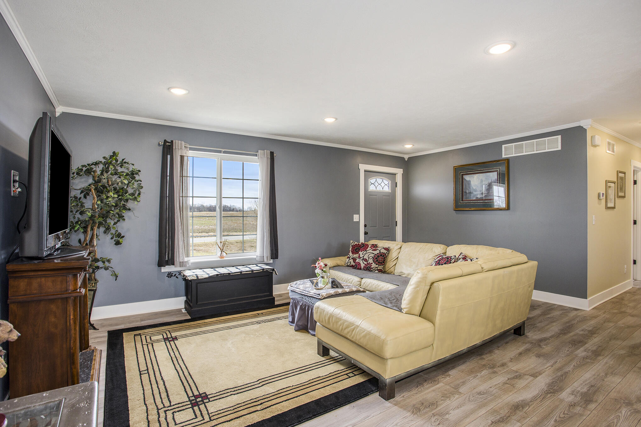 2267 Jefferson Road Ionia, MI 48846 - Photo 5 of 29 Living Room