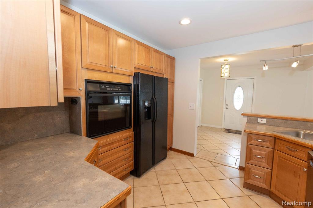 5140 Eastview Road Clarkston, MI 48346 - Photo 9 of 53 Gallery Image 9