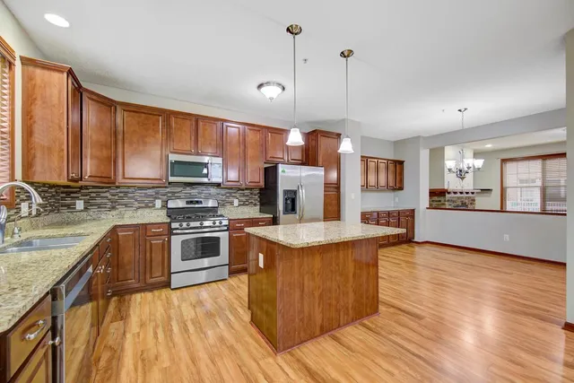 $2,595 | 17141 72nd Avenue North, Maple Grove, MN 55311