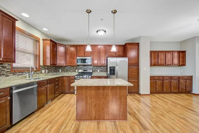 $2,595 | 17141 72nd Avenue North, Maple Grove, MN 55311