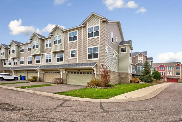 $2,595 | 17141 72nd Avenue North, Maple Grove, MN 55311