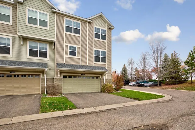 $2,595 | 17141 72nd Avenue North, Maple Grove, MN 55311