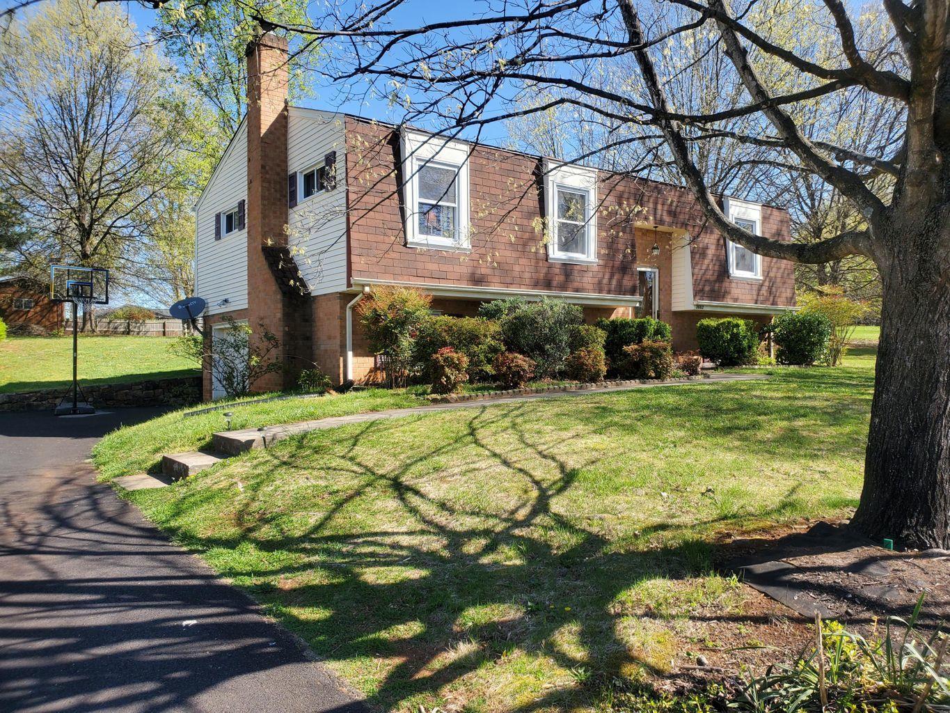 3663 Bower Road Roanoke, VA 24018 - Photo 2 of 22 20200404200123661216000000-o