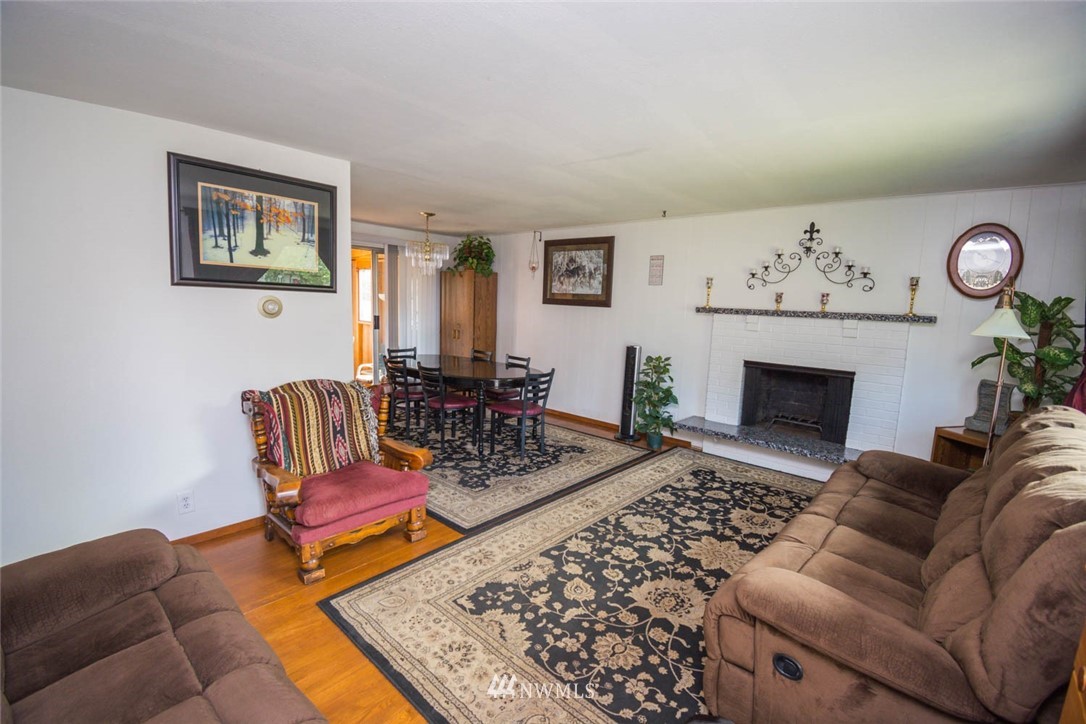 846 Southwest 108th Street Seattle, WA 98146 - Photo 3 of 25 Gallery Image 3