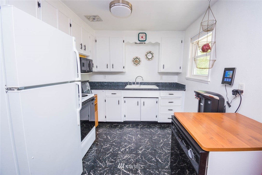 846 Southwest 108th Street Seattle, WA 98146 - Photo 5 of 25 Gallery Image 5