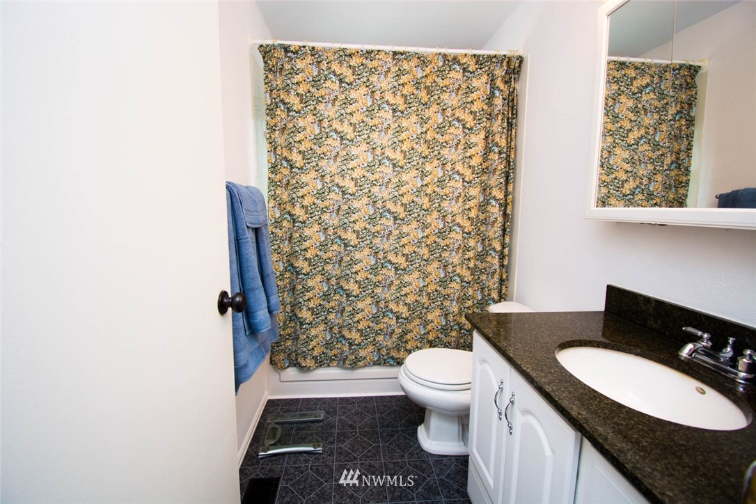 846 Southwest 108th Street Seattle, WA 98146 - Photo 9 of 25 Gallery Image 9