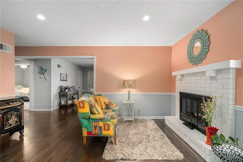 $300,000 | 8830 Ivanhoe Trail, Kansas City, MO 64131