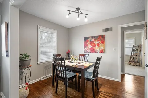 $300,000 | 8830 Ivanhoe Trail, Kansas City, MO 64131